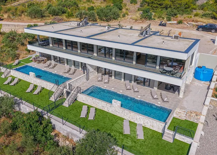 Aliara Panorama Villa *